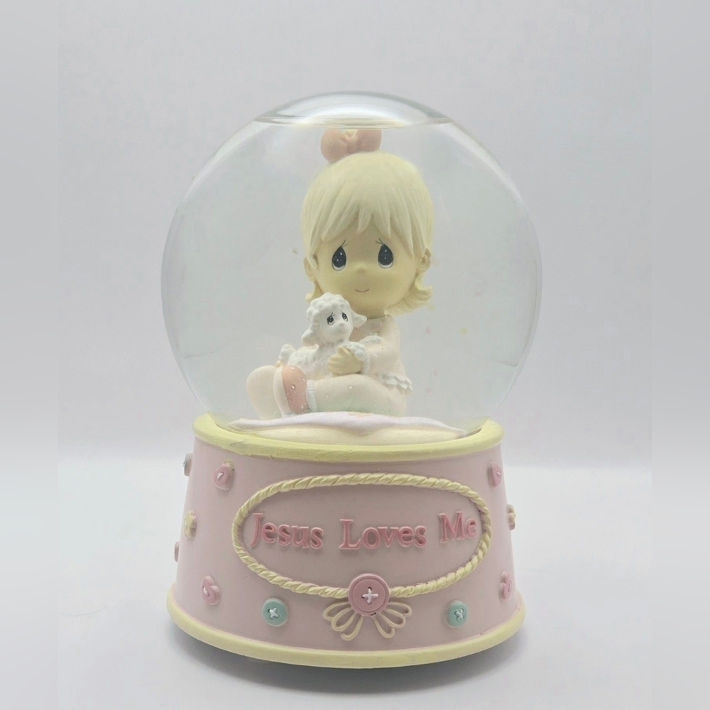 Precious Moments “Jesus Loves Me” Girl Snow Globe Music Box 2009 #990055